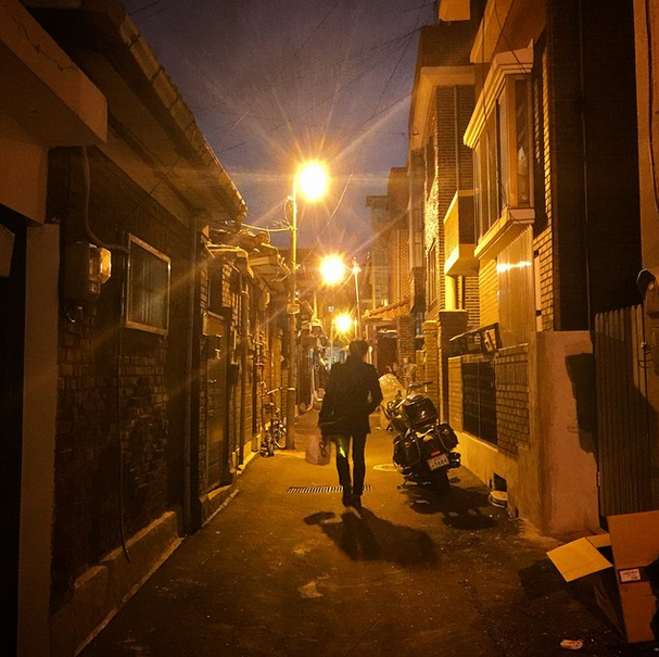 In the backstreets of Kyungridan-gil, Itaewon, Seoul | The Korea Blog